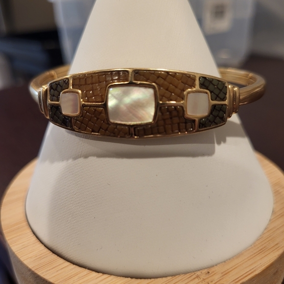 Vintage Monet Gold Tone & Mother Of Pearl Cuff Bracelet - Picture 6 of 6